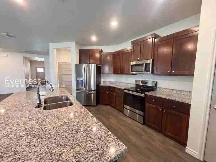 854 Freedom Cir - Photo 3 of 21