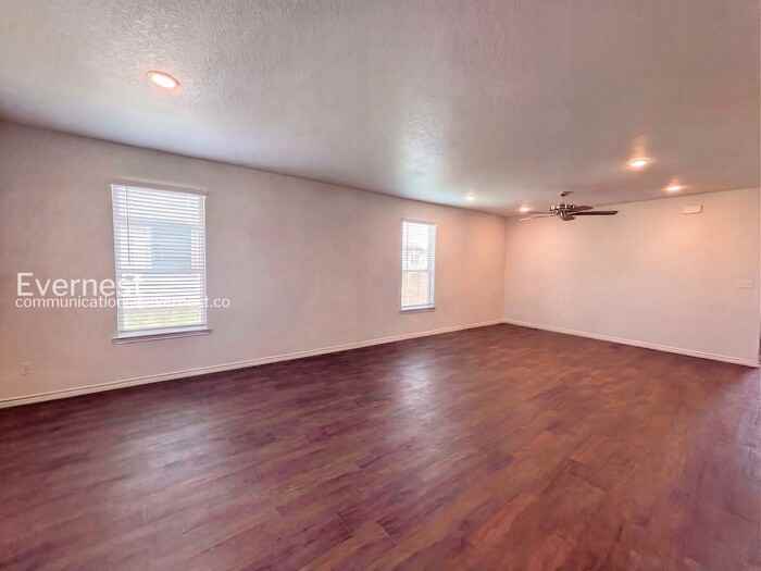 854 Freedom Cir - Photo 4 of 21