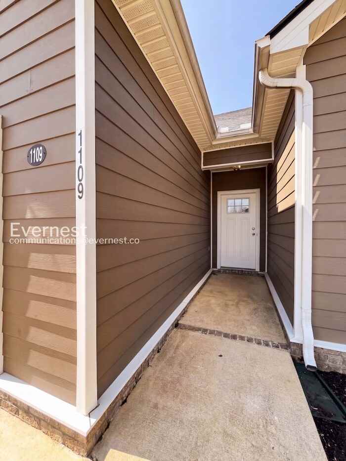 1109 Prospect Ct - Photo 3 of 31