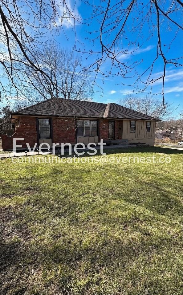 13002 Crystal Ave - Photo 2 of 33