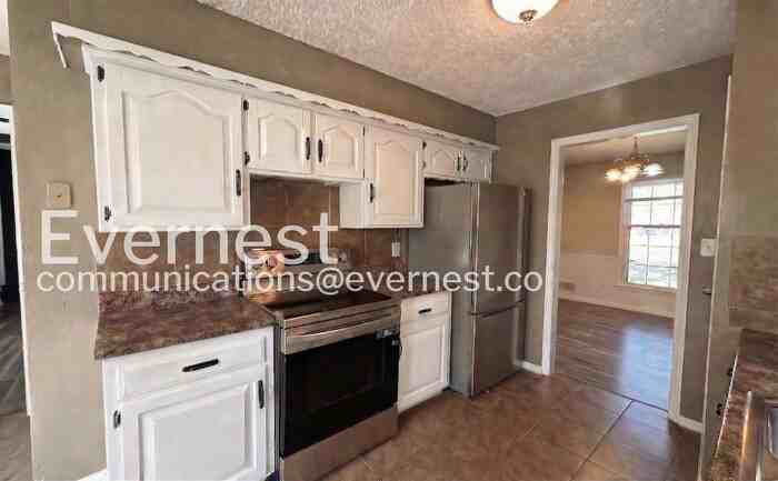 13002 Crystal Ave - Photo 3 of 33