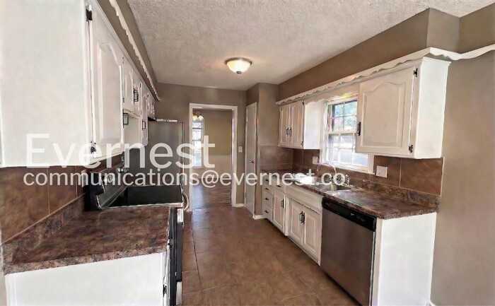 13002 Crystal Ave - Photo 4 of 33