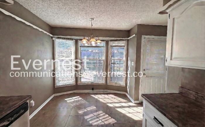 13002 Crystal Ave - Photo 5 of 33