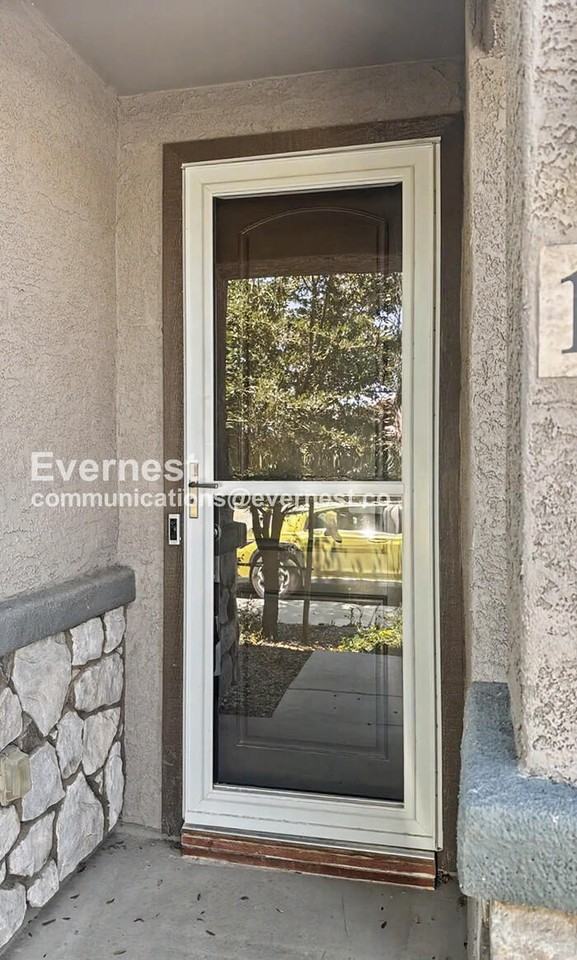 10667 W Filbert St - Photo 4 of 50