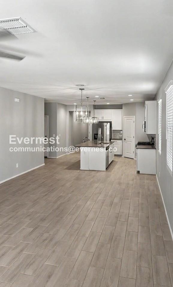 10667 W Filbert St - Photo 6 of 50