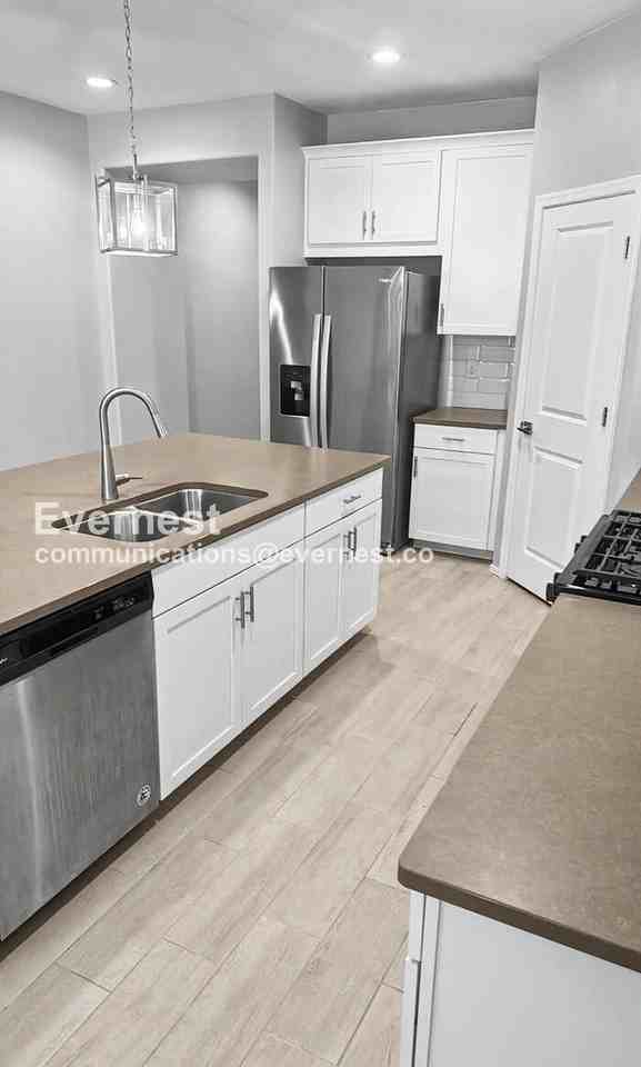 10667 W Filbert St - Photo 7 of 50