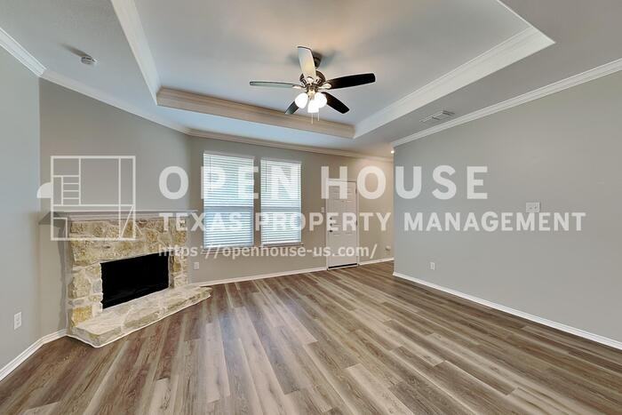 1112 Foxglove Ln - Photo 4 of 22