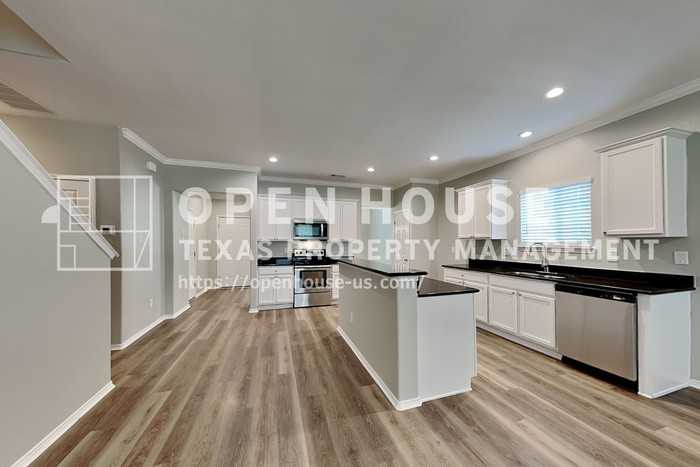 1112 Foxglove Ln - Photo 5 of 22