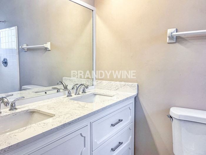 1433 Kingfisher Ln N - Photo 5 of 10