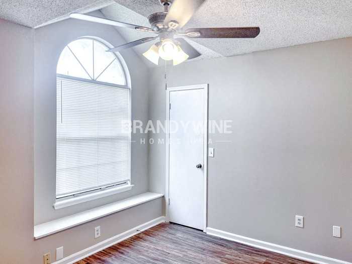 1433 Kingfisher Ln N - Photo 6 of 10