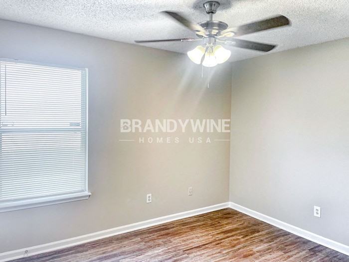 1433 Kingfisher Ln N - Photo 7 of 10