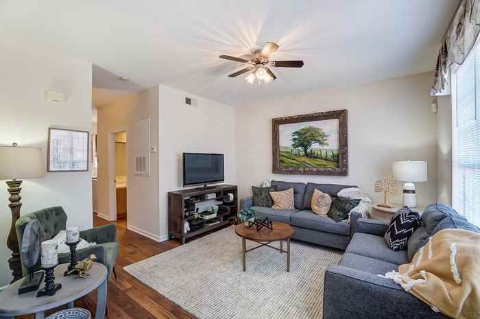 1880 Arbors Dr #B - Photo 4 of 31