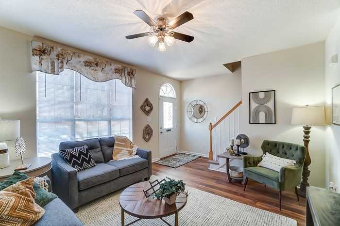 1880 Arbors Dr #B - Photo 7 of 31