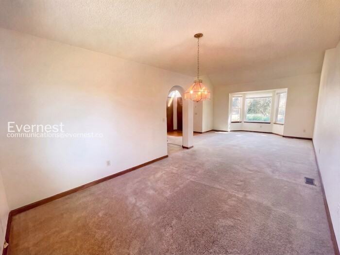 4930 Sprangler Dr - Photo 6 of 25