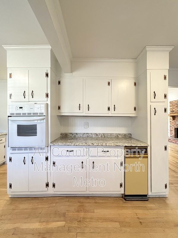 1273 Becket Dr Ne - Photo 4 of 19