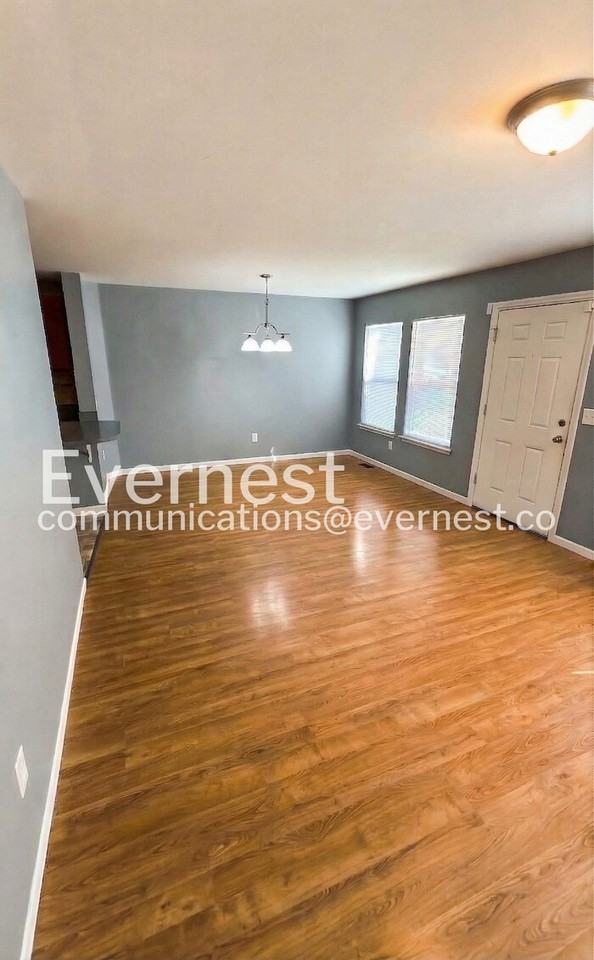 2167 Edmund Ave - Photo 4 of 22