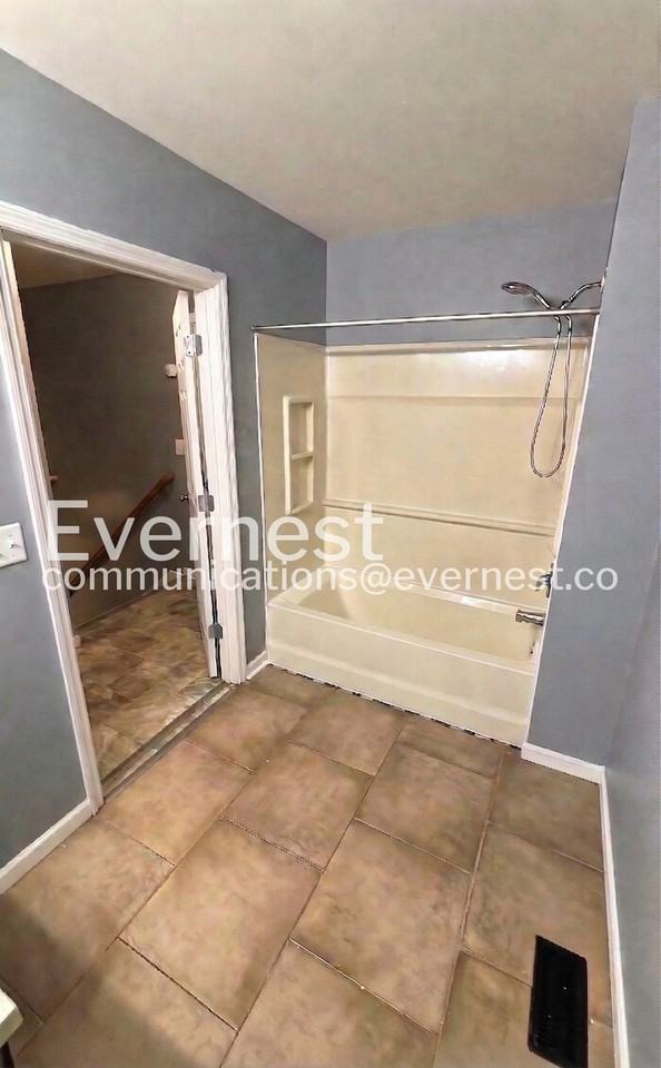 2167 Edmund Ave - Photo 7 of 22