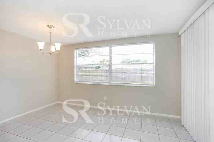 11015 Harding Dr - Photo 4 of 16