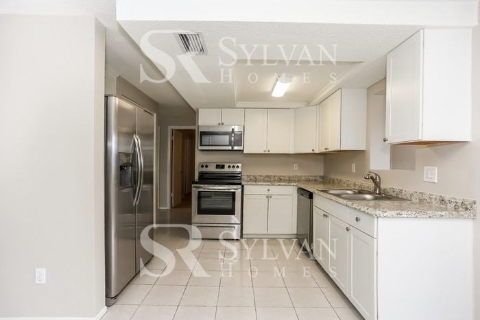 11015 Harding Dr - Photo 5 of 16