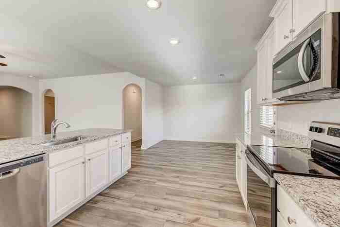 107 Crimson Cir - Photo 6 of 50