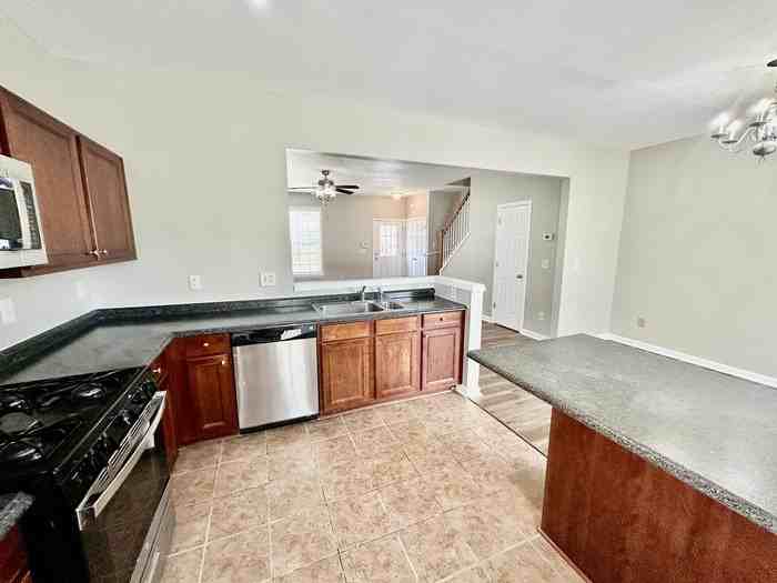 1042 Prestwyck Ct - Photo 3 of 29