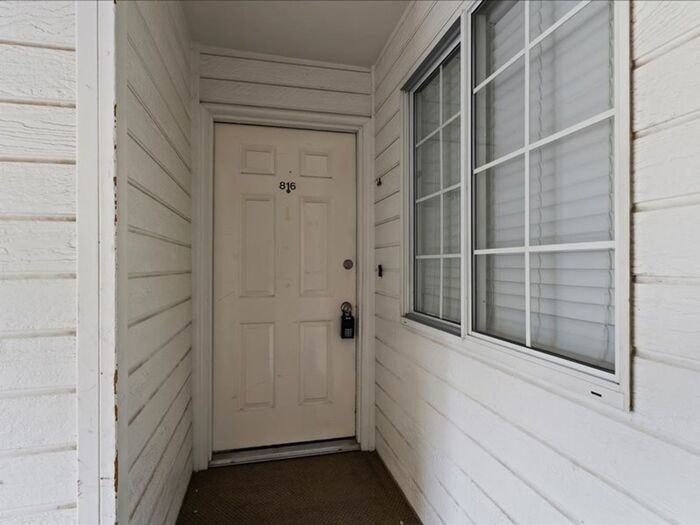 816 E Gatewood Dr #816 - Photo 2 of 19