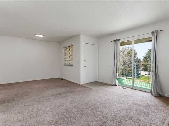 816 E Gatewood Dr #816 - Photo 3 of 19