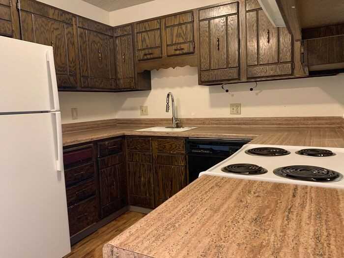 1630 E 16th St - Photo 5 of 11