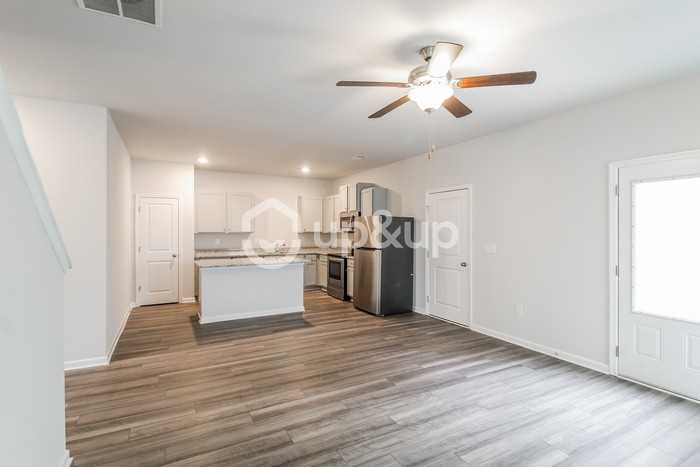 Heard Ln - Photo 5 of 17