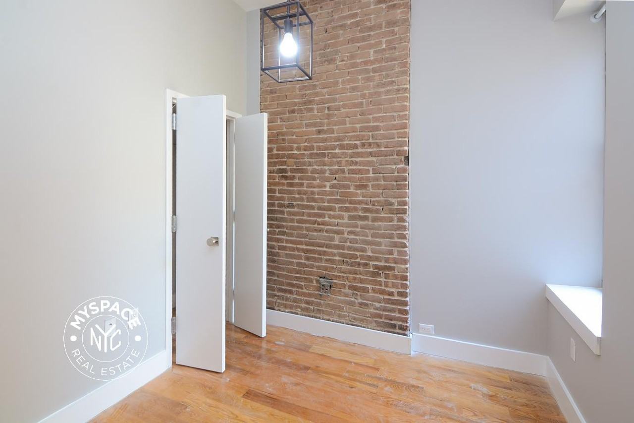 321 Putnam Ave #2R - Photo 4 of 15