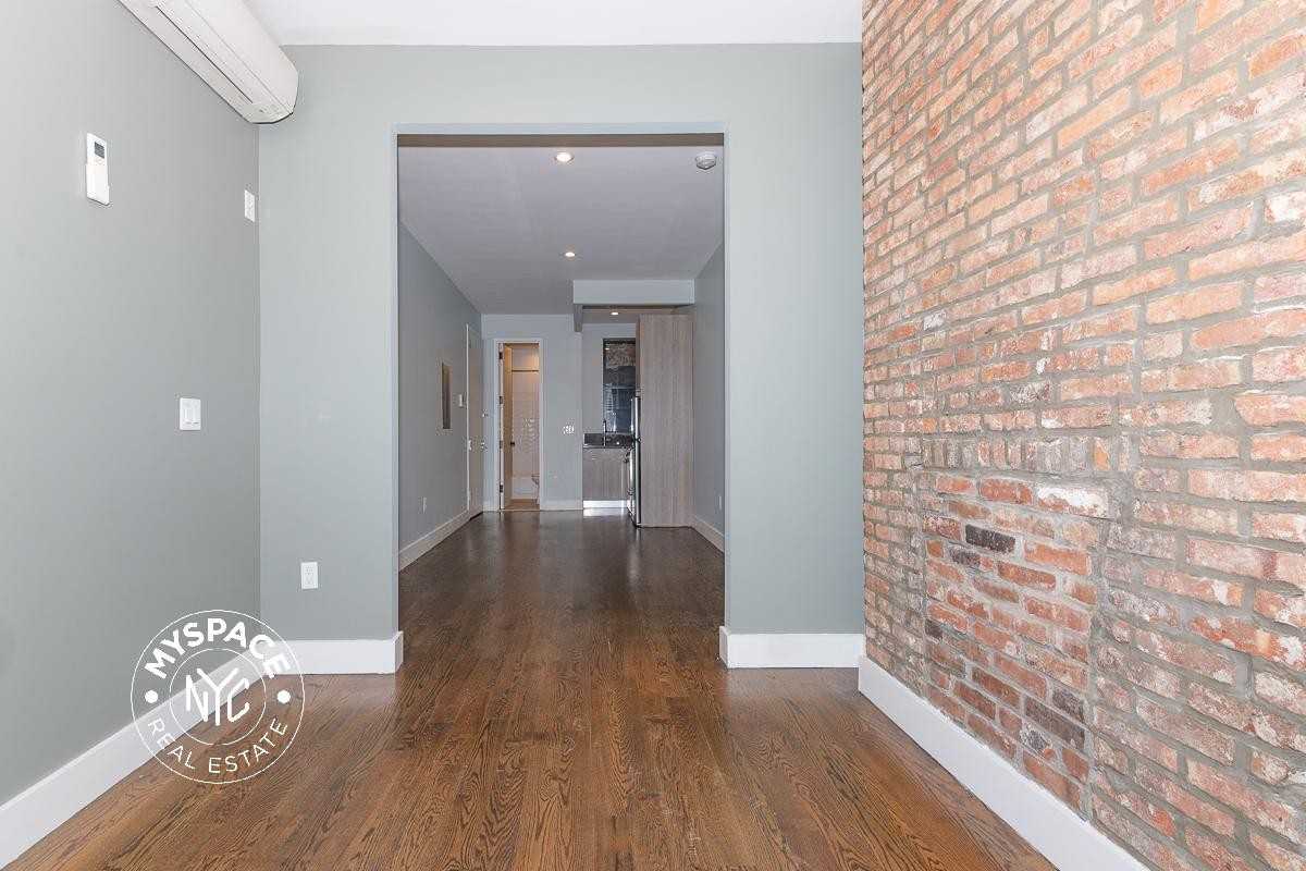 903 Saint Johns Pl #1D - Photo 2 of 7