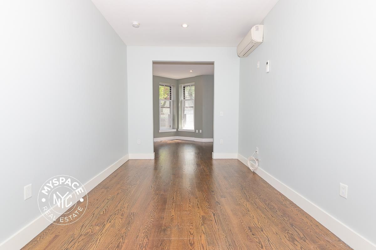 903 Saint Johns Pl #1D - Photo 3 of 7