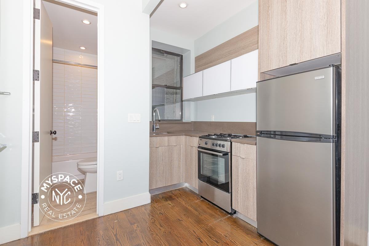 903 Saint Johns Pl #1D - Photo 6 of 7