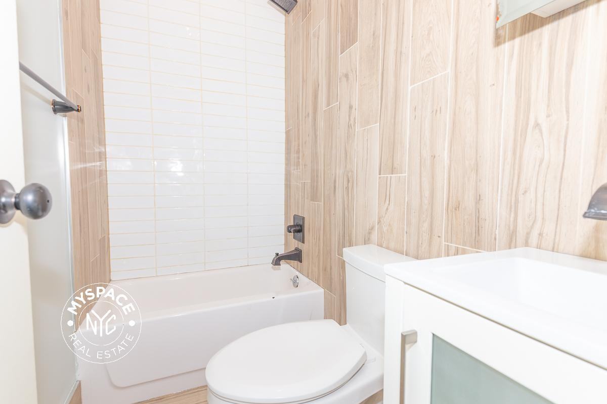 903 Saint Johns Pl #1D - Photo 7 of 7