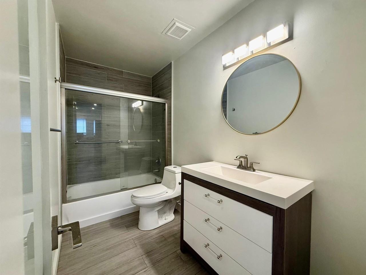 1215 Ne 17th Ave #6 - Photo 2 of 8