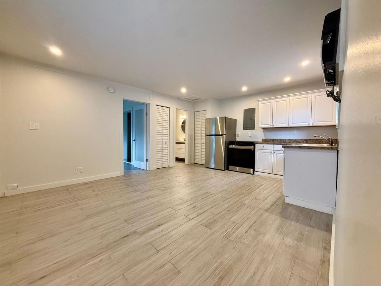 1215 Ne 17th Ave #6 - Photo 6 of 8
