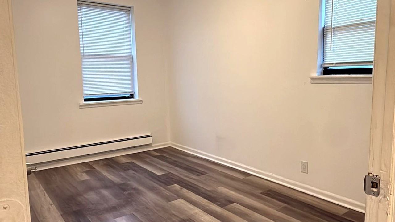 824 Mcdonald Ave #2 - Photo 3 of 6