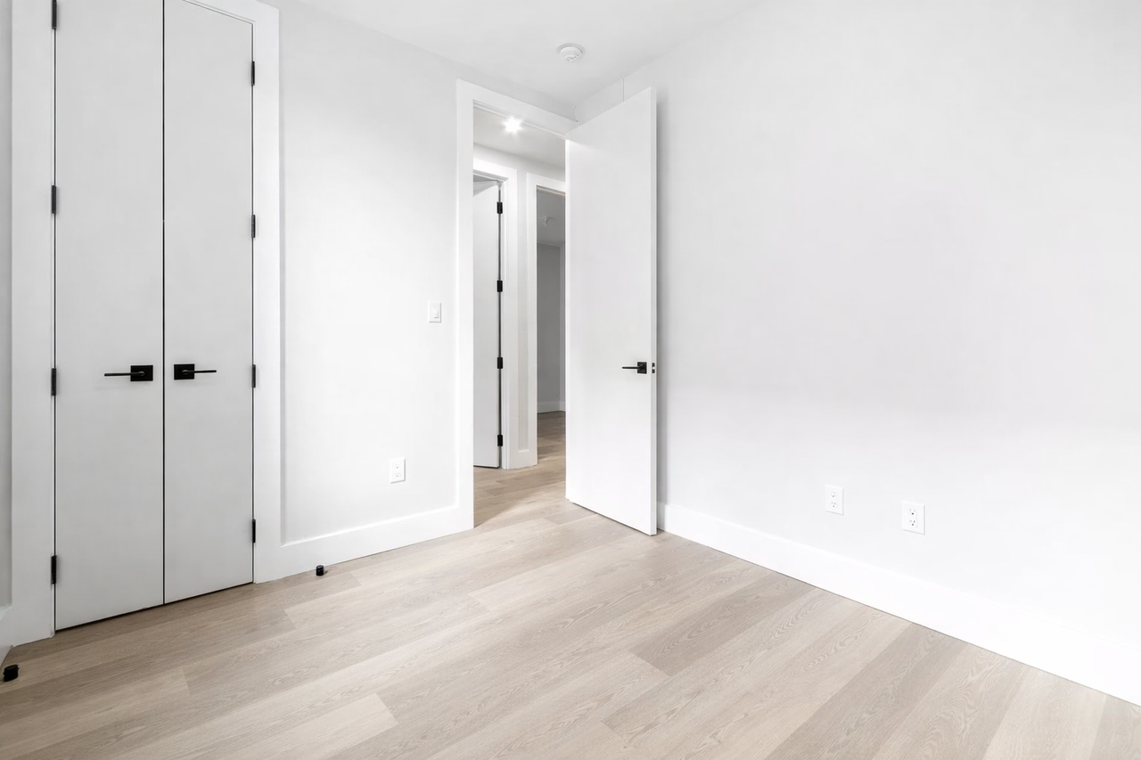 727 Dekalb Ave #3 - Photo 4 of 7