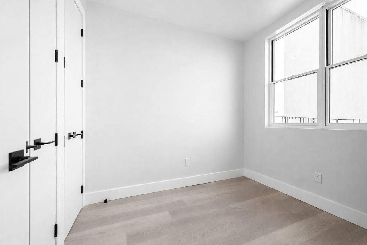 727 Dekalb Ave #3 - Photo 5 of 7