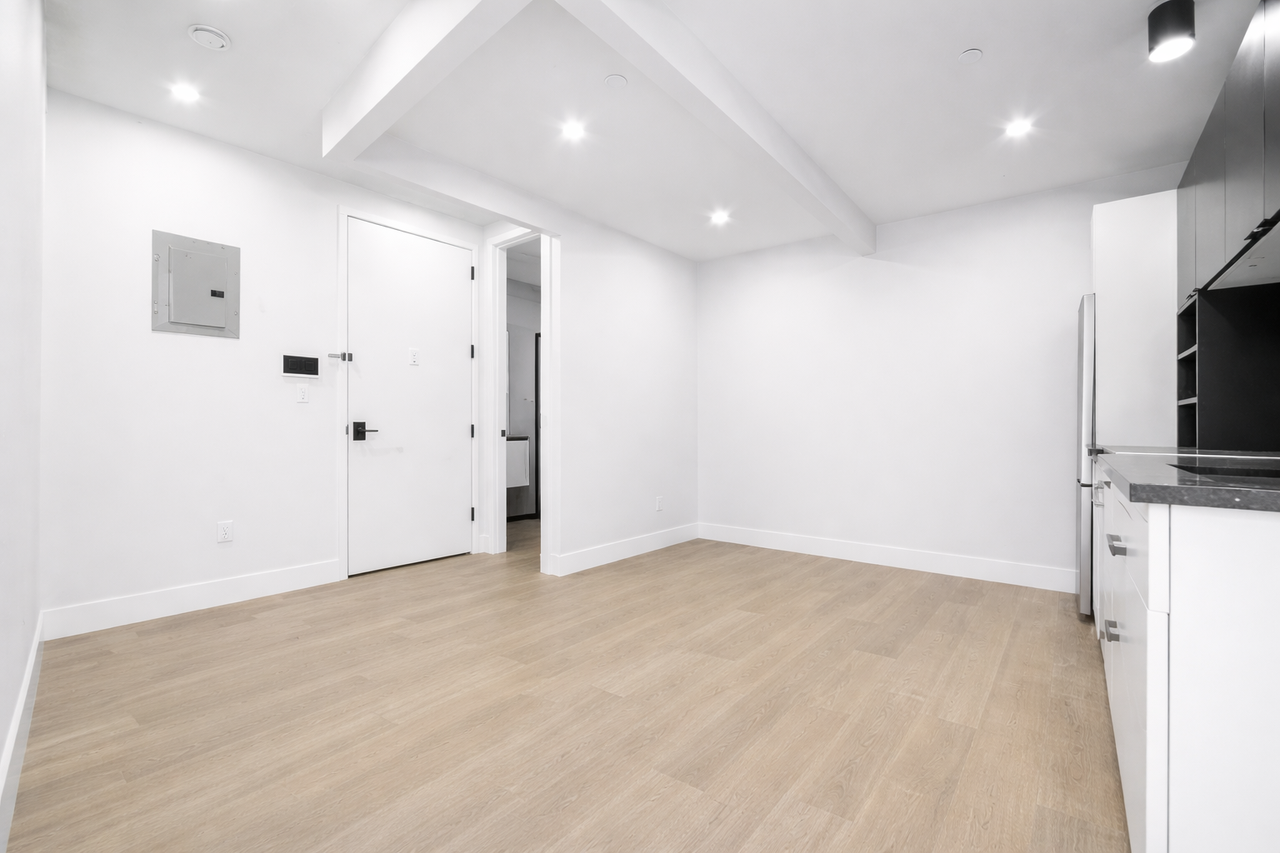 727 Dekalb Ave #3 - Photo 7 of 7