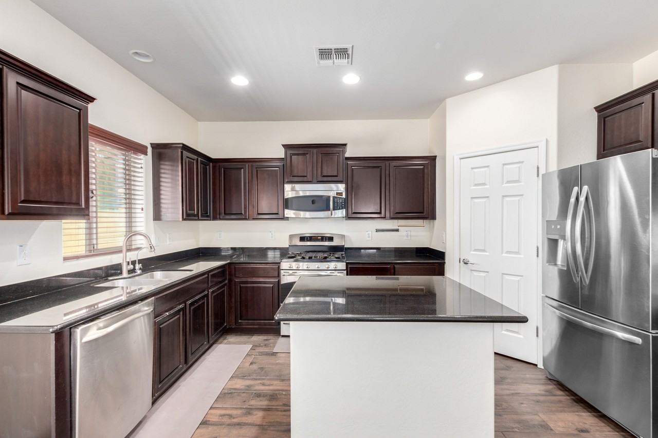16306 N 73rd Dr #NA - Photo 6 of 32