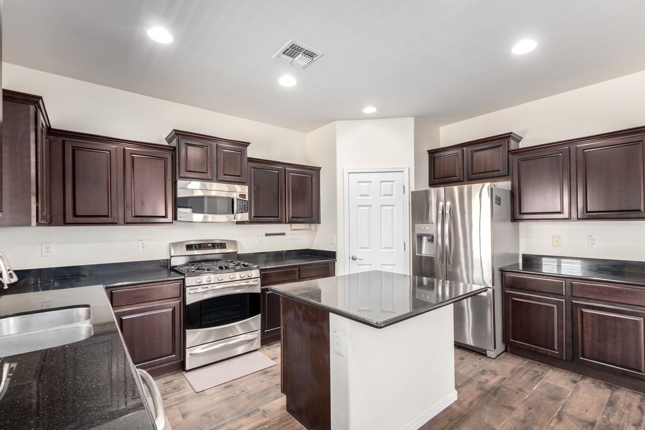 16306 N 73rd Dr #NA - Photo 7 of 32