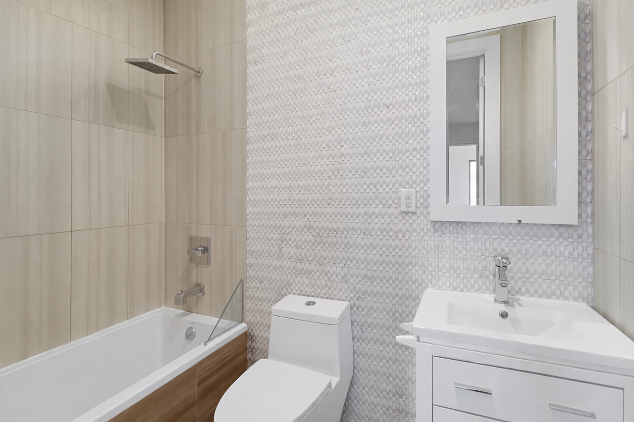 17 Troutman St #7 - Photo 2 of 6