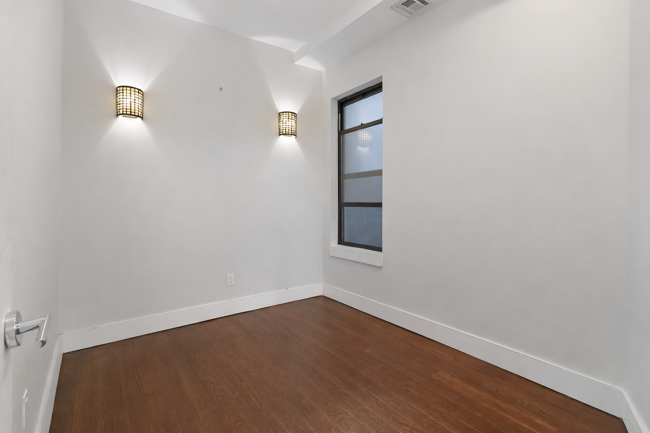 17 Troutman St #7 - Photo 4 of 6