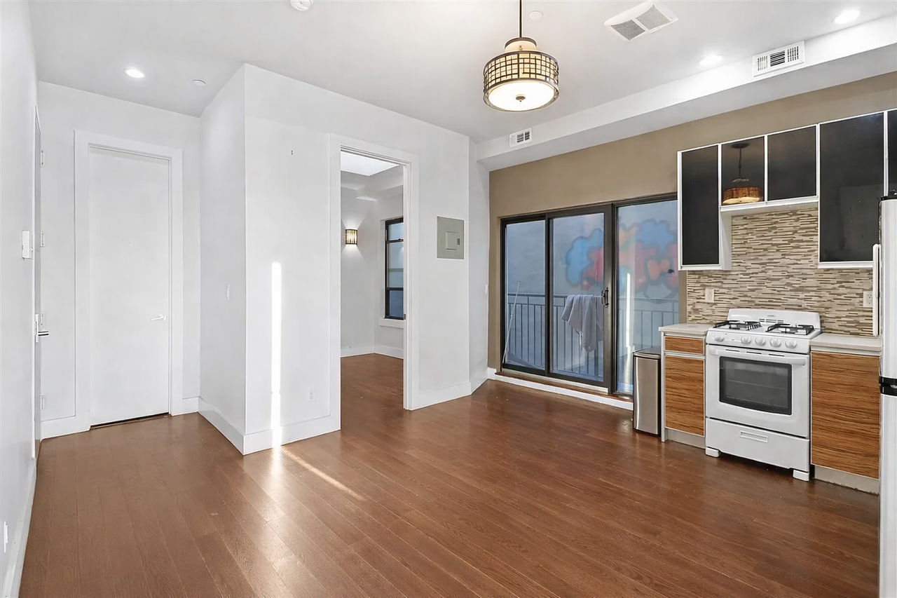 17 Troutman St #7 - Photo 5 of 6