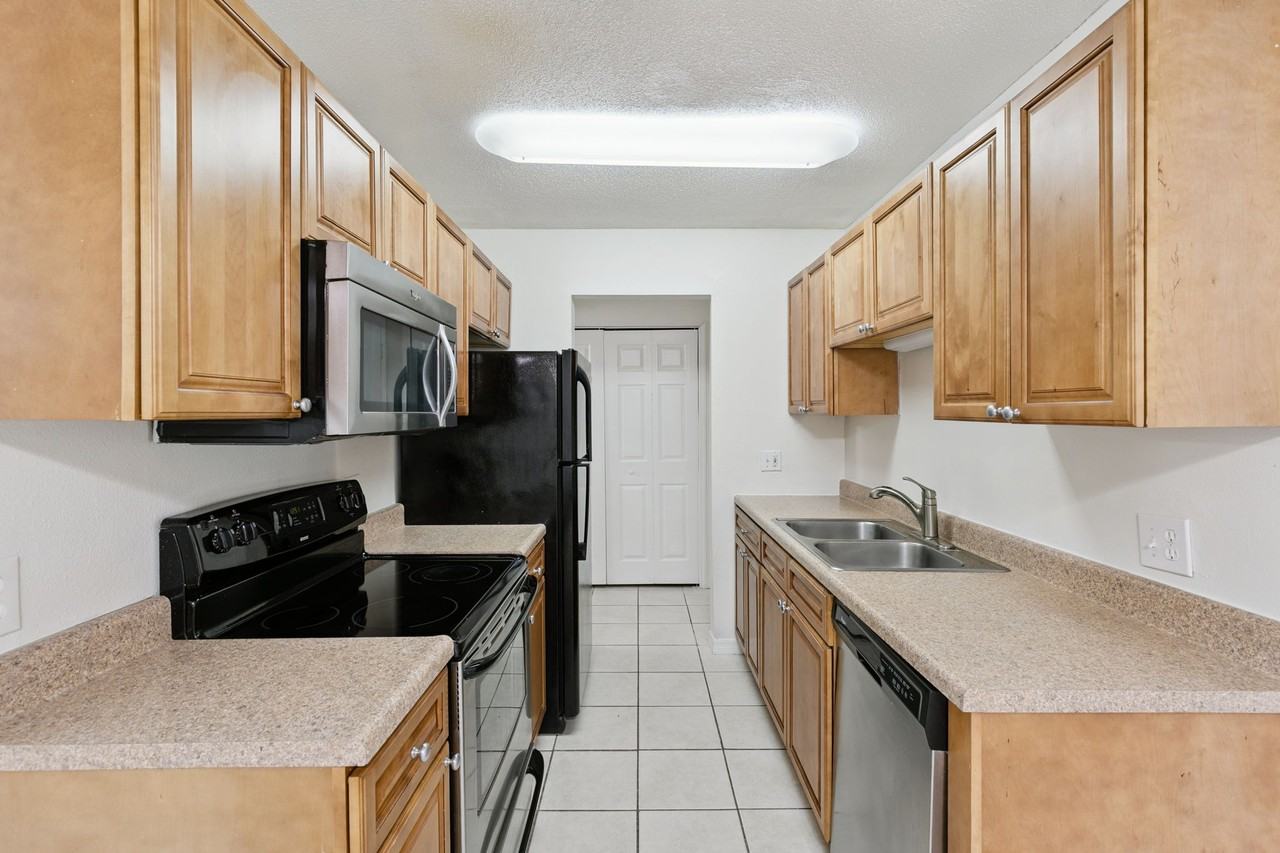 1695 Lee Rd #B106 - Photo 6 of 20