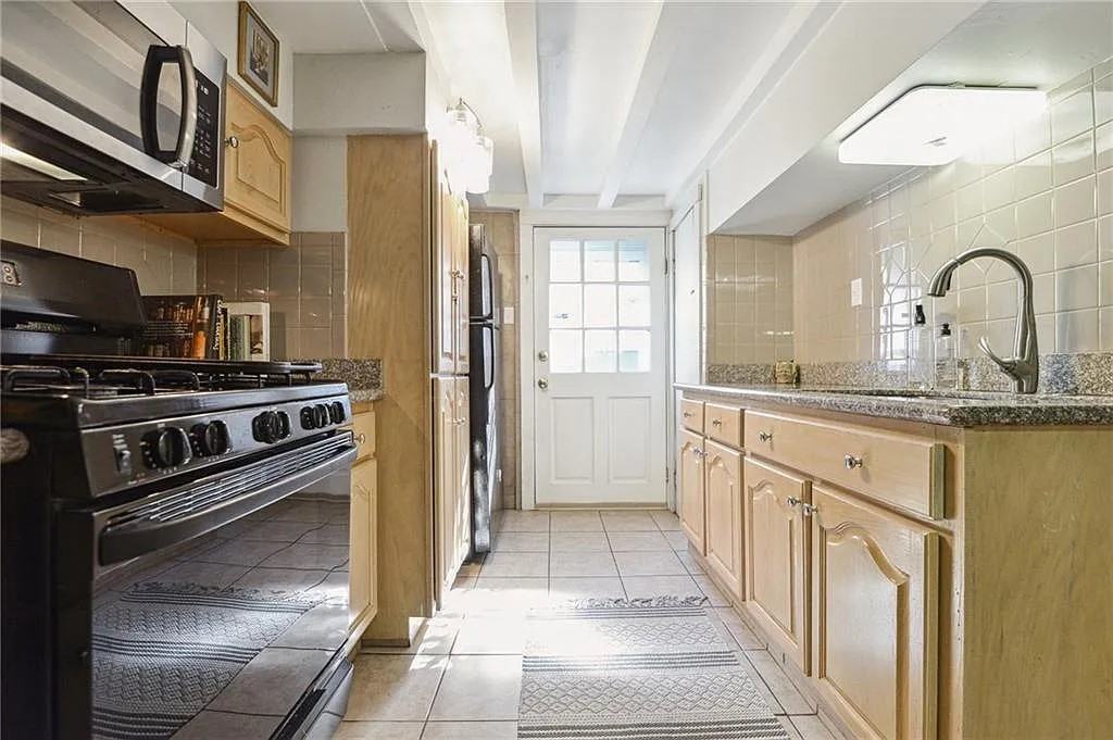 1506 Treasure St #1506 - Photo 2 of 10