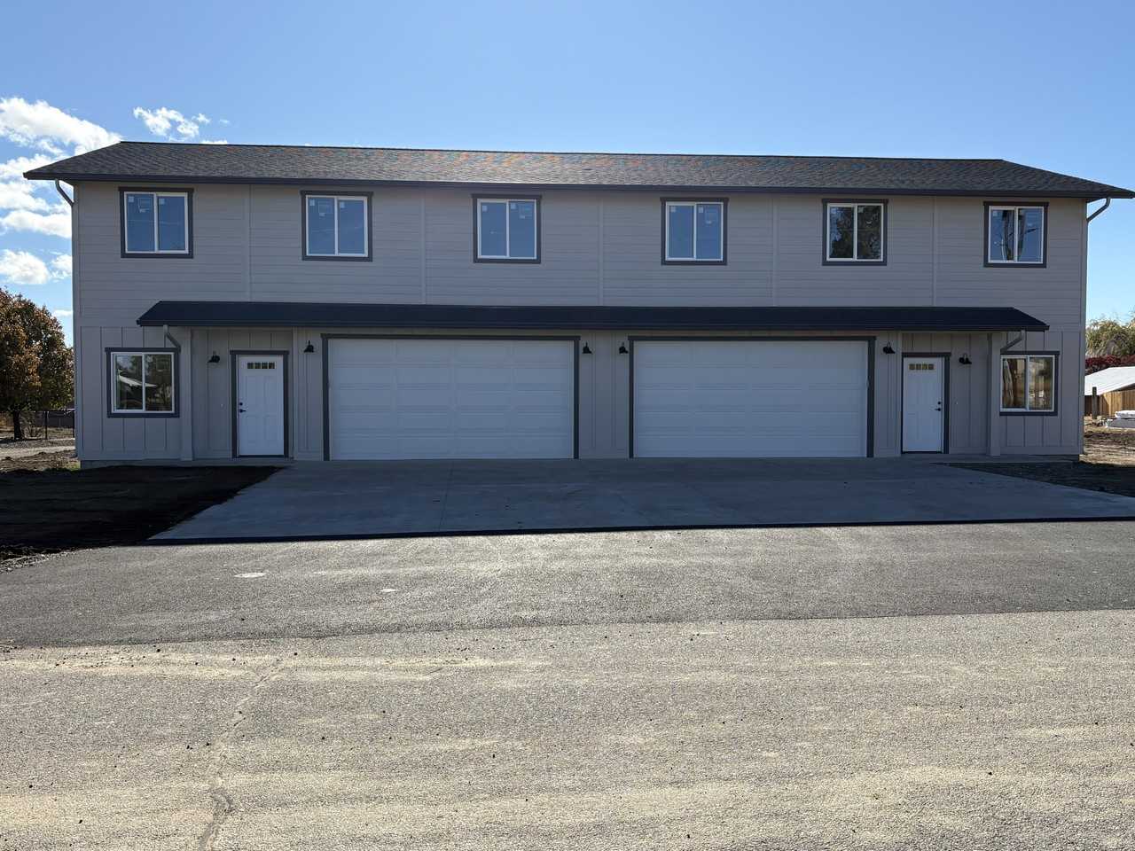 412 W 1st St #A - Photo 3 of 32