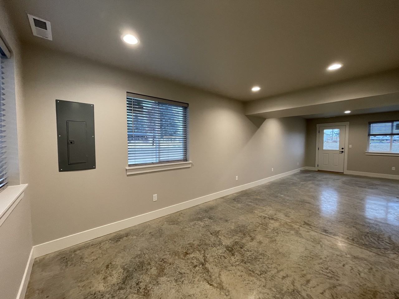 412 W 1st St #A - Photo 6 of 32