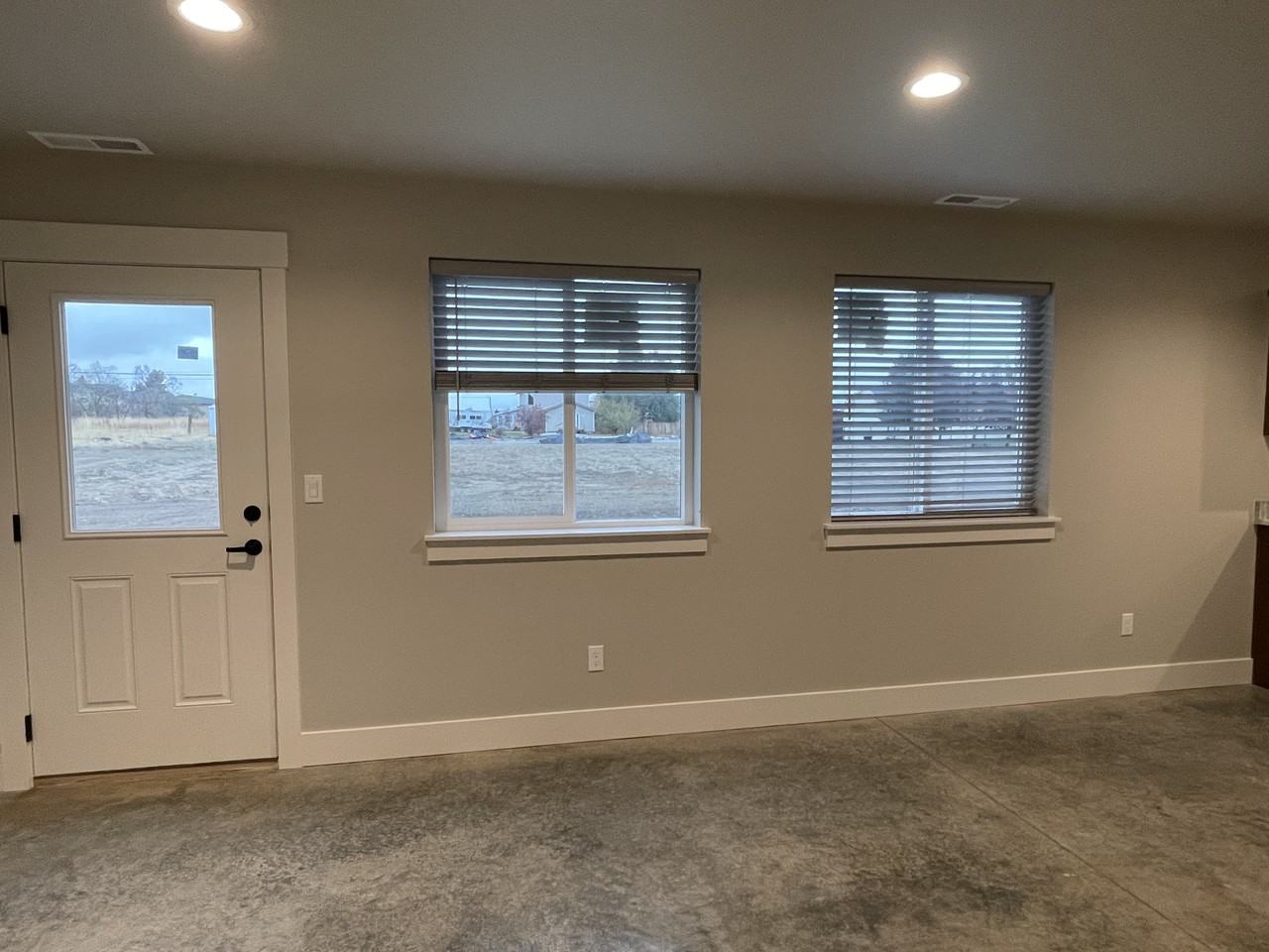 412 W 1st St #A - Photo 7 of 32